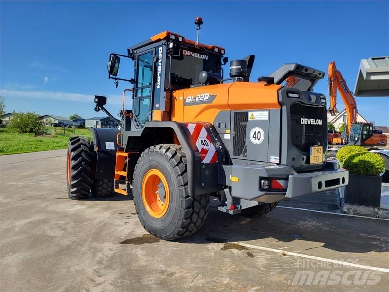 Develon DL220-7 輪胎式裝載機