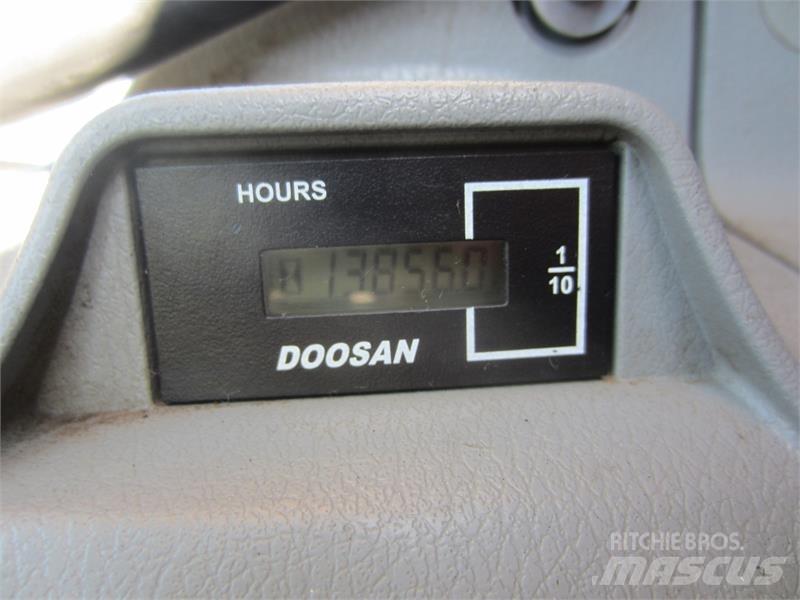 Doosan DX140W-3 旋轉式挖土機/掘鑿機/挖掘機