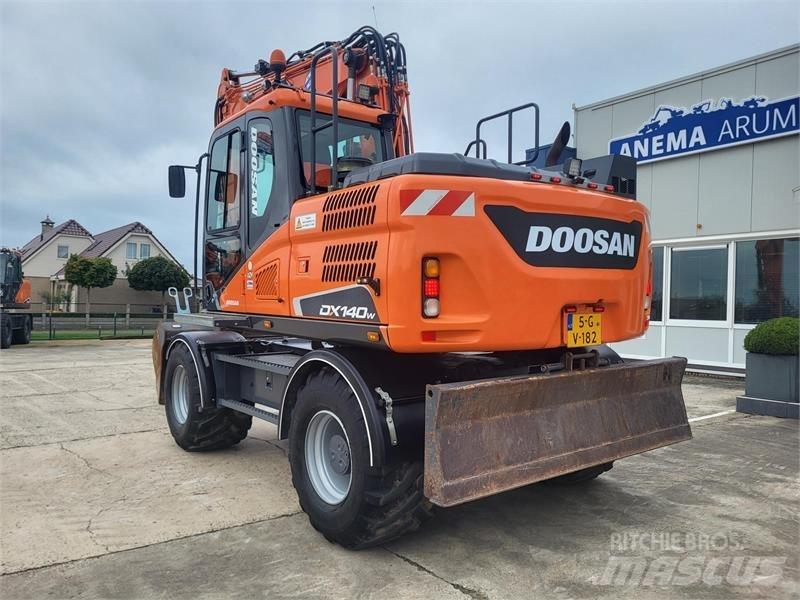 Doosan DX140W-5 旋轉式挖土機/掘鑿機/挖掘機