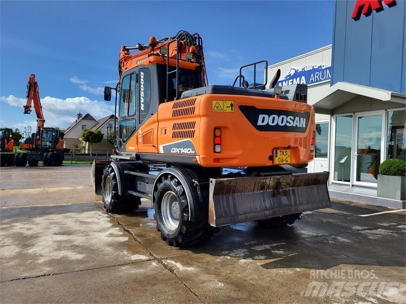 Doosan DX140W-5 旋轉式挖土機/掘鑿機/挖掘機