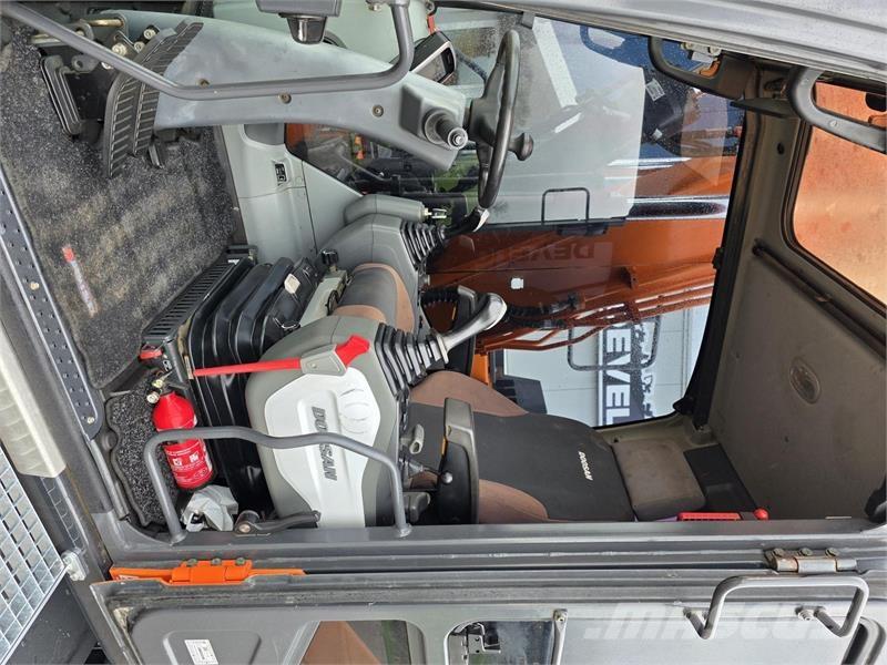 Doosan DX170W-5 旋轉式挖土機/掘鑿機/挖掘機