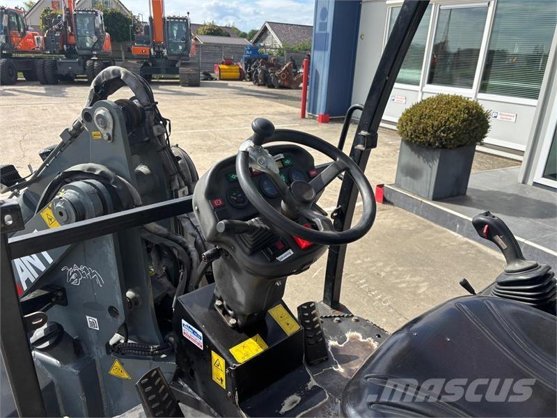 GiANT V6004T 輪胎式裝載機