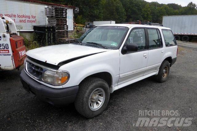 Ford Explorer 皮卡.傳統半斗卡車/側卸板