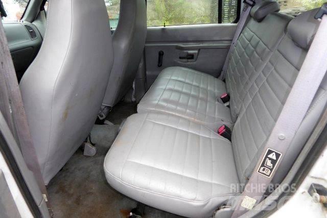 Ford Explorer 皮卡.傳統半斗卡車/側卸板