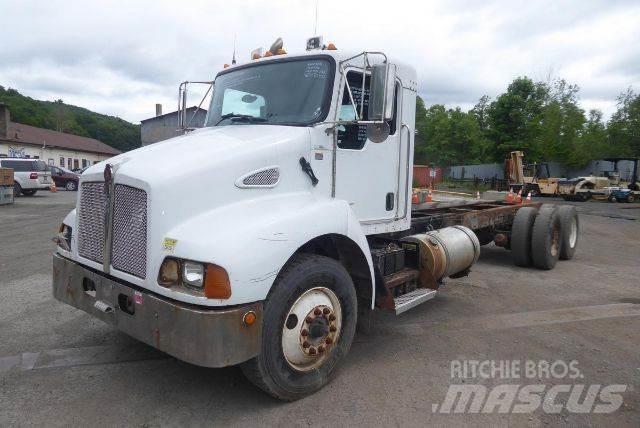 Kenworth T300 商用底盤車