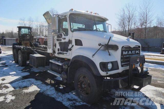 Mack CV713 商用底盤車