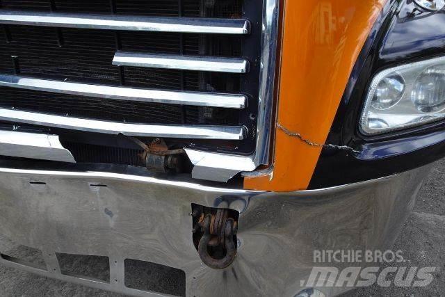 Mack CX612 商用底盤車