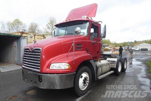 Mack CXN613 商用底盤車