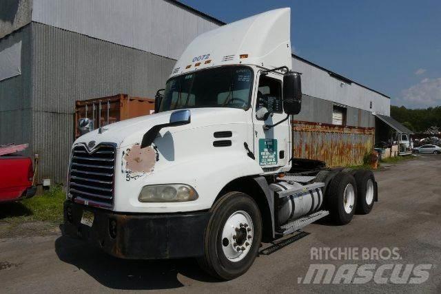 Mack CXN613 商用底盤車