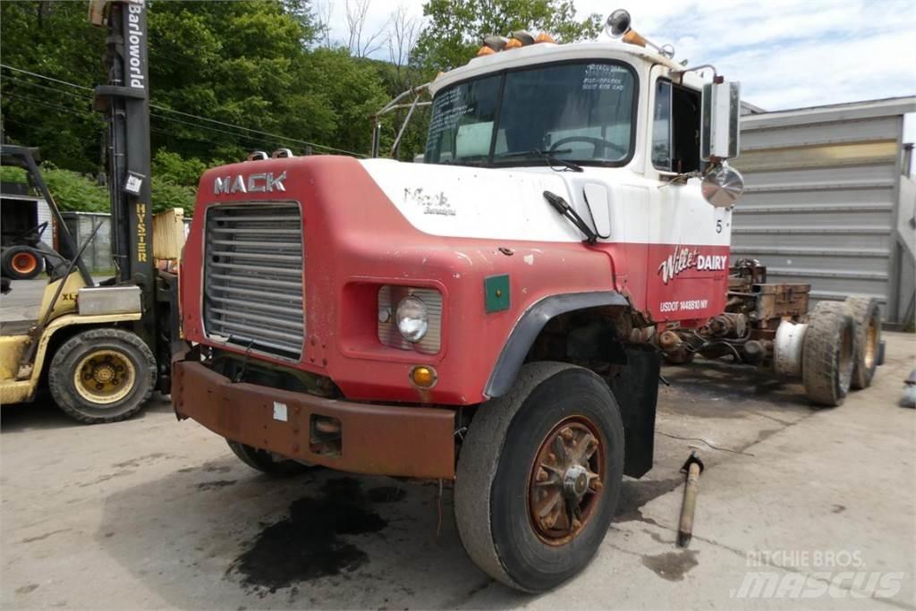 Mack DM688X 商用底盤車