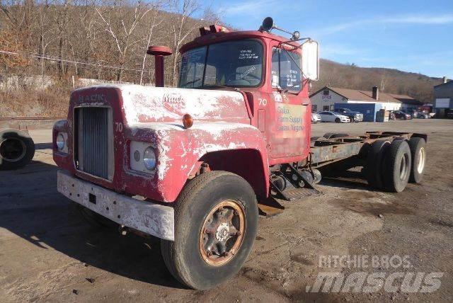 Mack R611 商用底盤車