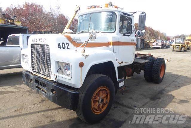 Mack R690T 商用底盤車