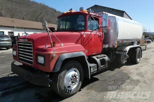 Mack RD690P 運油車