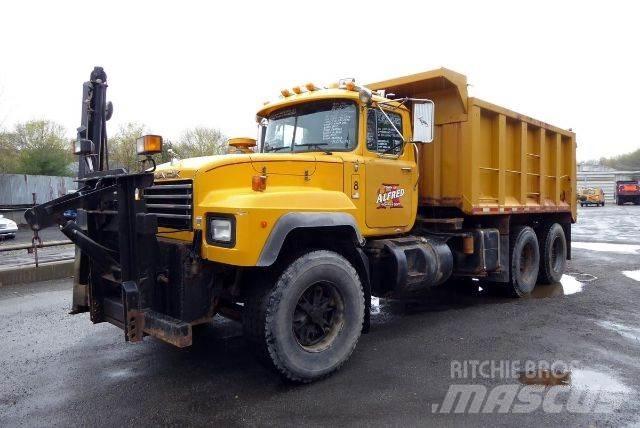 Mack RD690S 傾卸式卡車