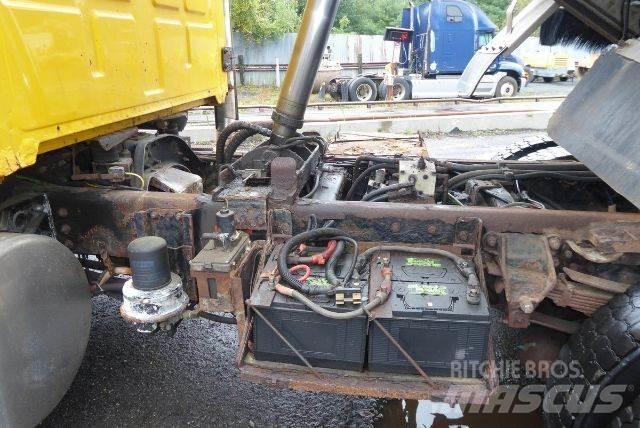 Sterling L8500 傾卸式卡車