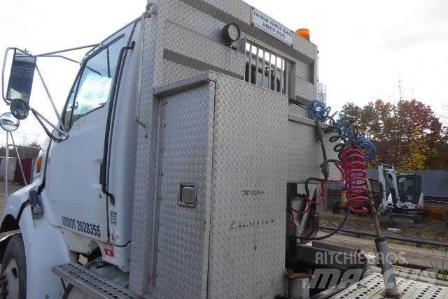Sterling LT9500 商用底盤車