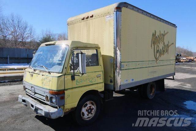 UD 1100 貨箱式卡車