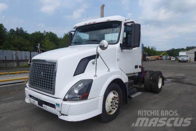 Volvo VNL42T 商用底盤車