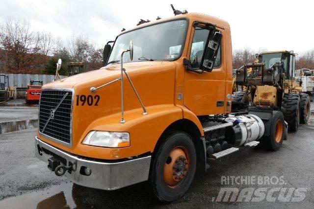 Volvo VNM42T 商用底盤車
