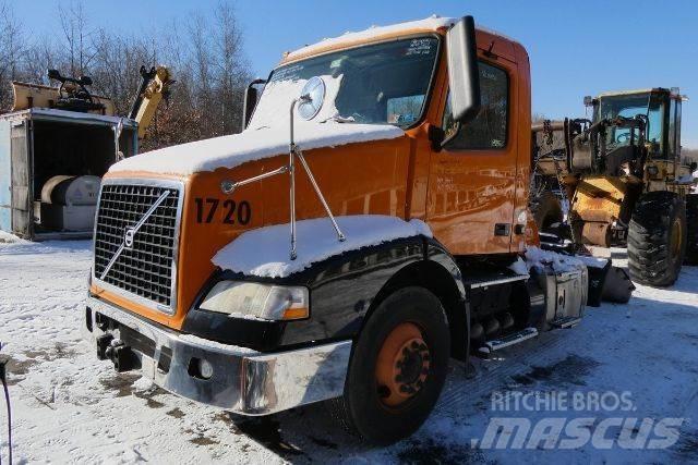 Volvo VNM42T 商用底盤車