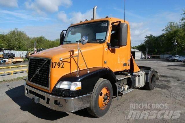 Volvo VNM42T 商用底盤車