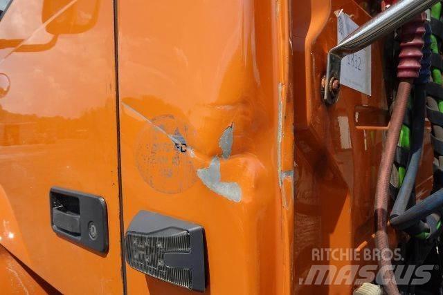 Volvo VNM42T 商用底盤車
