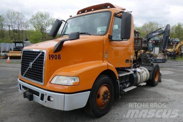 Volvo VNM42T 商用底盤車