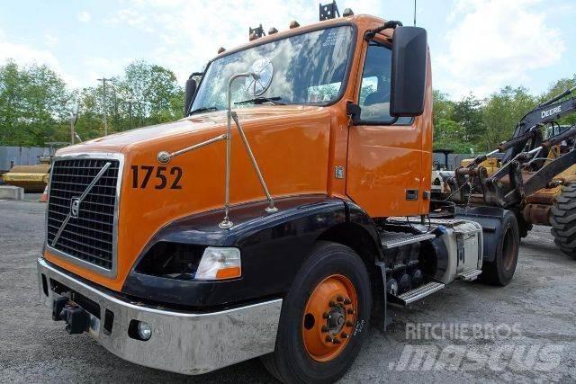 Volvo VNM42T 商用底盤車
