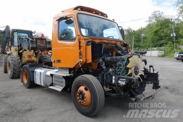 Volvo VNM42T 商用底盤車