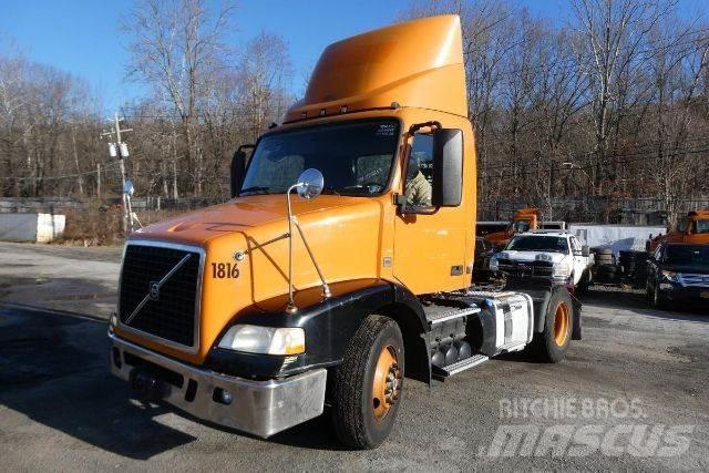 Volvo VNM42T 商用底盤車