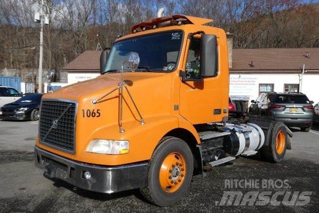 Volvo VNM42T 商用底盤車