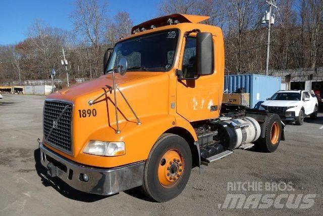 Volvo VNM42T 商用底盤車