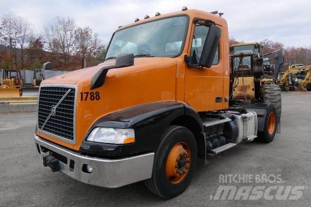 Volvo VNM42T 商用底盤車