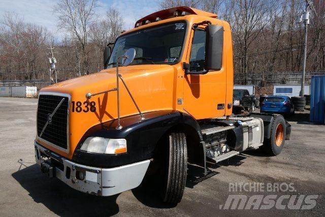 Volvo VNM42T 商用底盤車