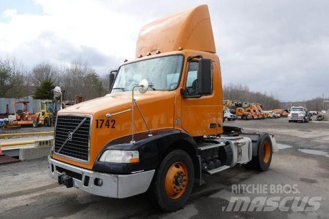 Volvo VNM42T 商用底盤車