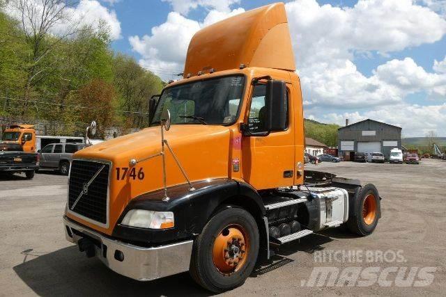 Volvo VNM42T 商用底盤車