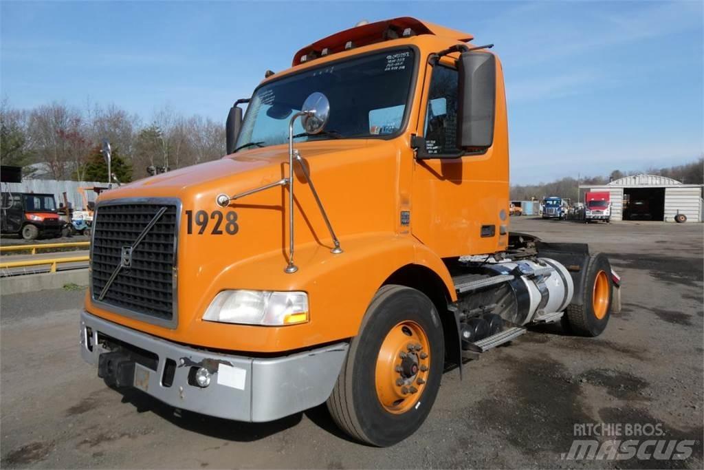 Volvo VNM42T 商用底盤車