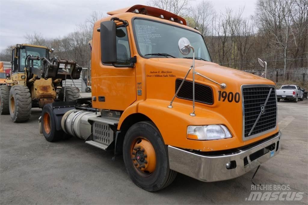 Volvo VNM42T 商用底盤車