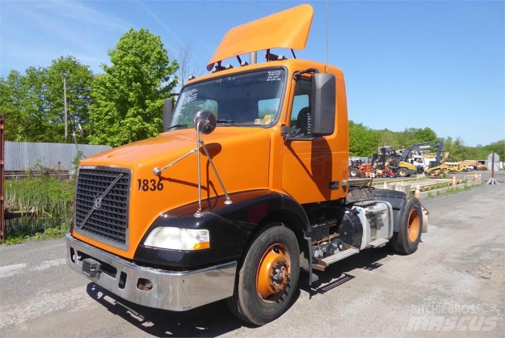 Volvo VNM42T 商用底盤車