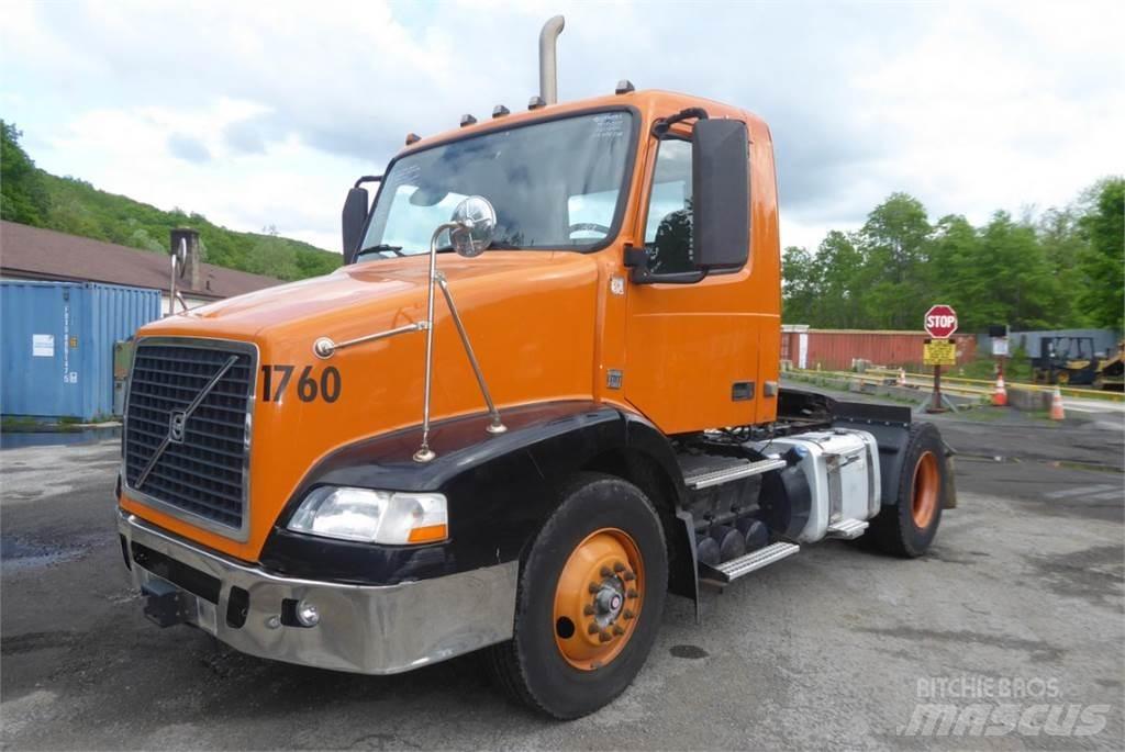 Volvo VNM42T 商用底盤車