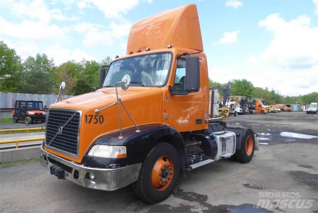 Volvo VNM42T 商用底盤車
