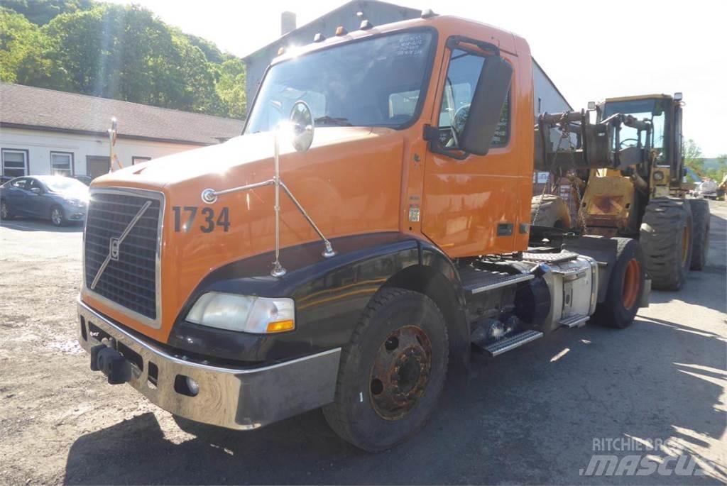 Volvo VNM42T 商用底盤車