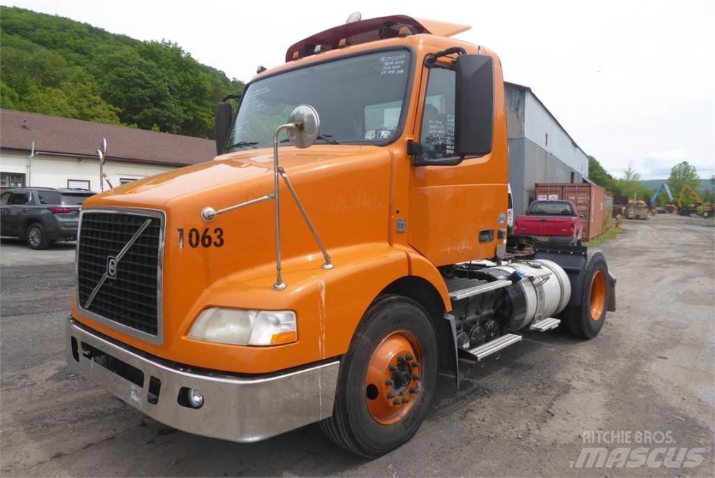 Volvo VNM42T 商用底盤車