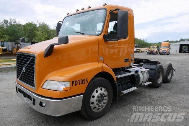 Volvo VNM64T 商用底盤車