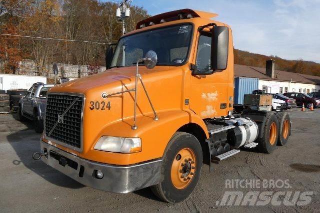 Volvo VNM64T 商用底盤車