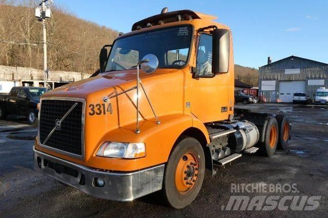 Volvo VNM64T 商用底盤車