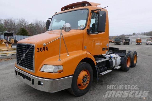Volvo VNM64T 商用底盤車