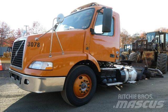 Volvo VNM64T 商用底盤車