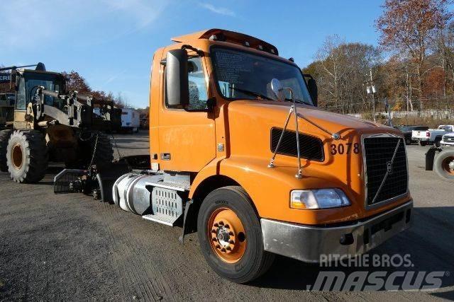 Volvo VNM64T 商用底盤車