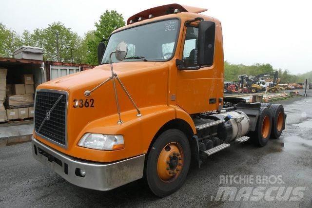 Volvo VNM64T 商用底盤車
